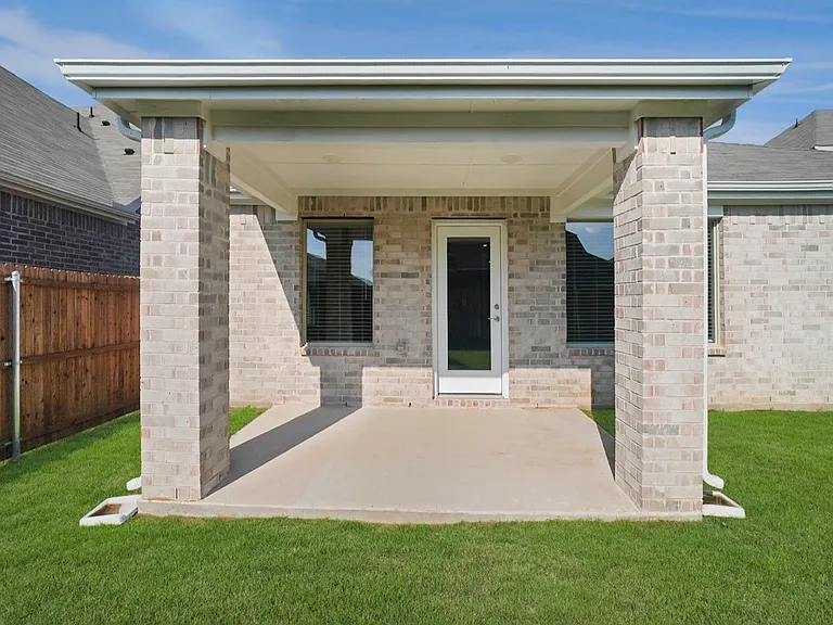 2131 Mustang Way — Photo 11