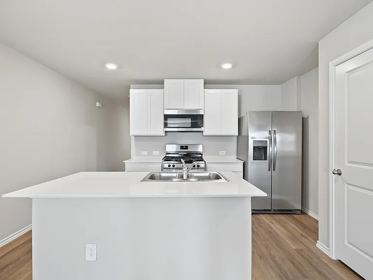 1144 Southfield Dr — Photo 2