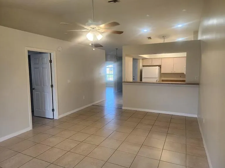 5417 Columbus Blvd — Photo 3