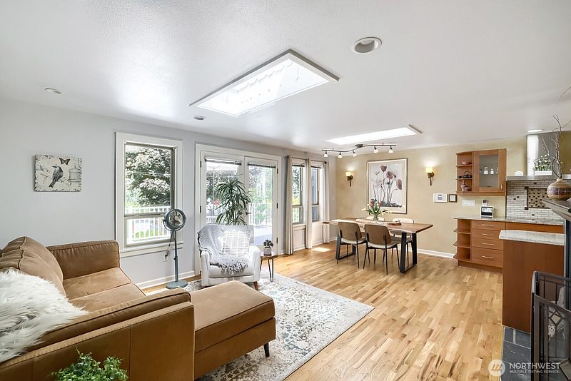 5th image of 6332 NE 196th Street