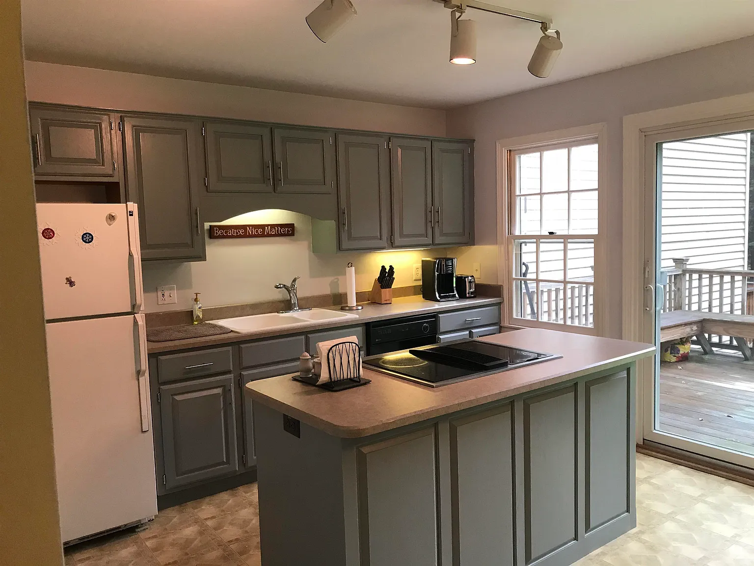 3 bed, 2.5 bath, 1800 sqft, $2,595 — Photo 2