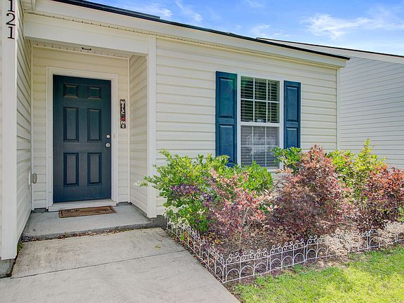 3rd image of 121 Keaton Brook Dr