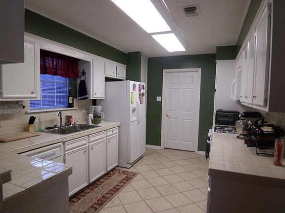 4th image of 1812 Medina Dr