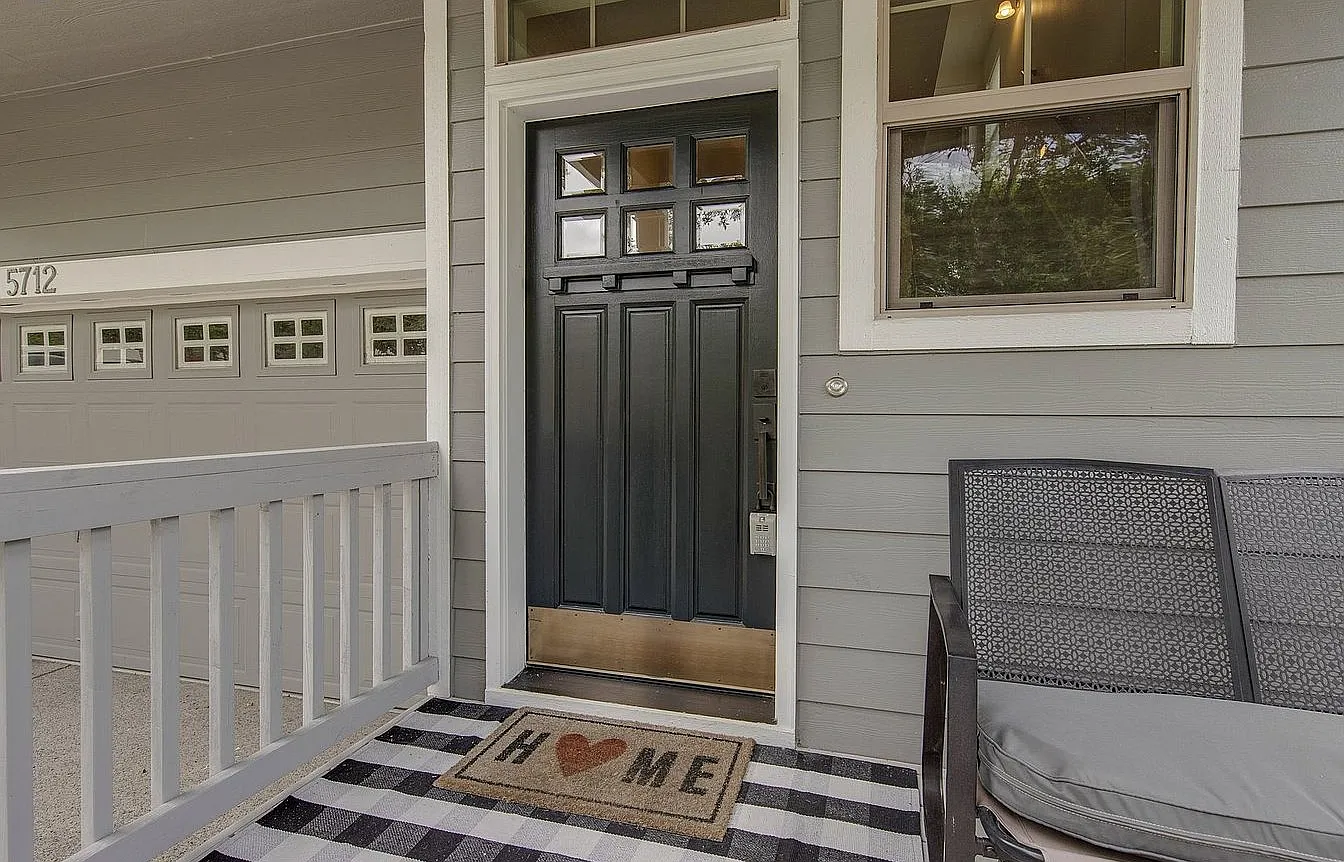 4 bed, 2.5 bath, 2414 sqft, $2,950 — Photo 3