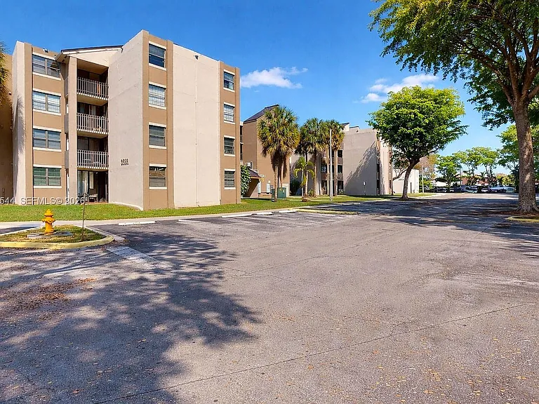 3581 SW 117th Ave #5-308 — Photo 3