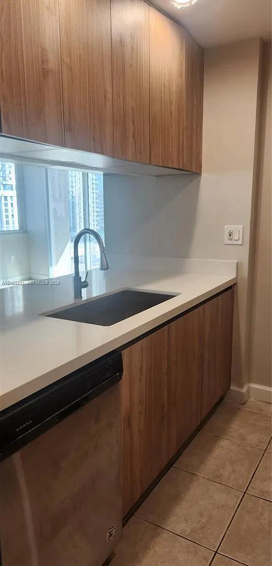 Madison Downtown Condo — Photo 3