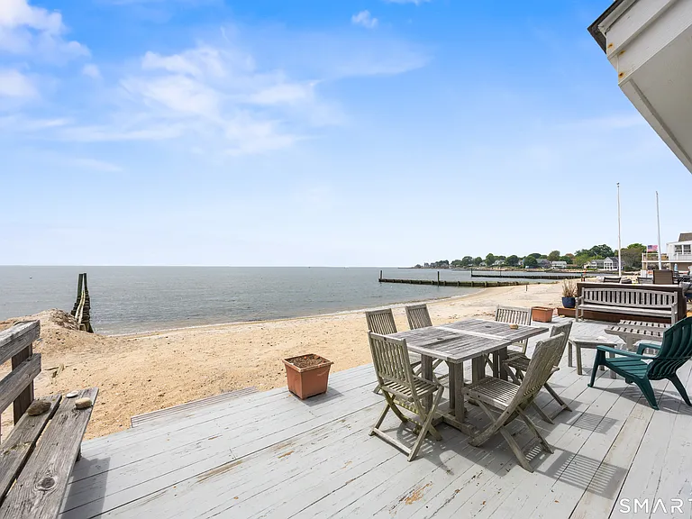 33 Beach Rd W — Photo 5
