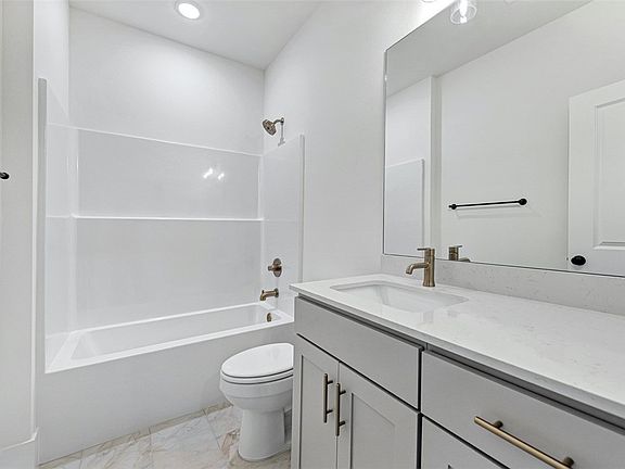 4th image of 3008 S 14th Pl