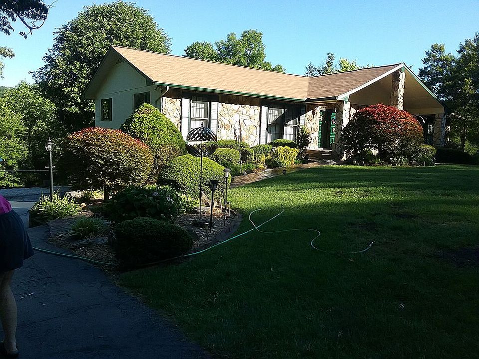 2nd image of 123 Greystone Dr