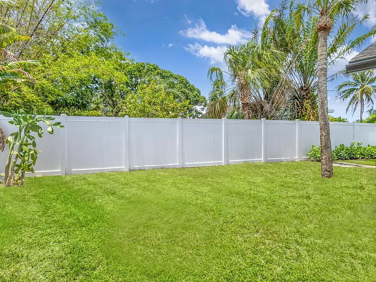 204 W Whitney Dr — Photo 43