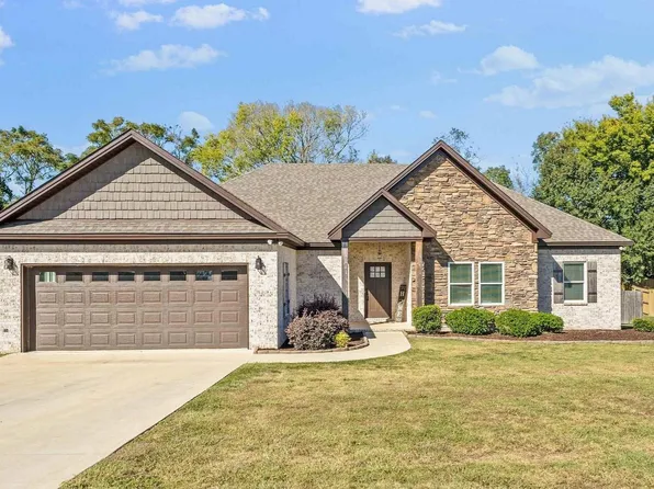 2124 Waterstone Dr, Deatsville, AL 36022