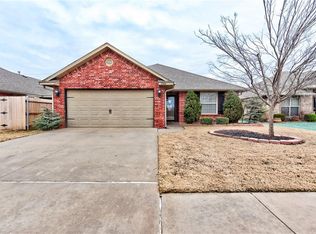 3304 Arcadia Dr, Yukon, OK 73099