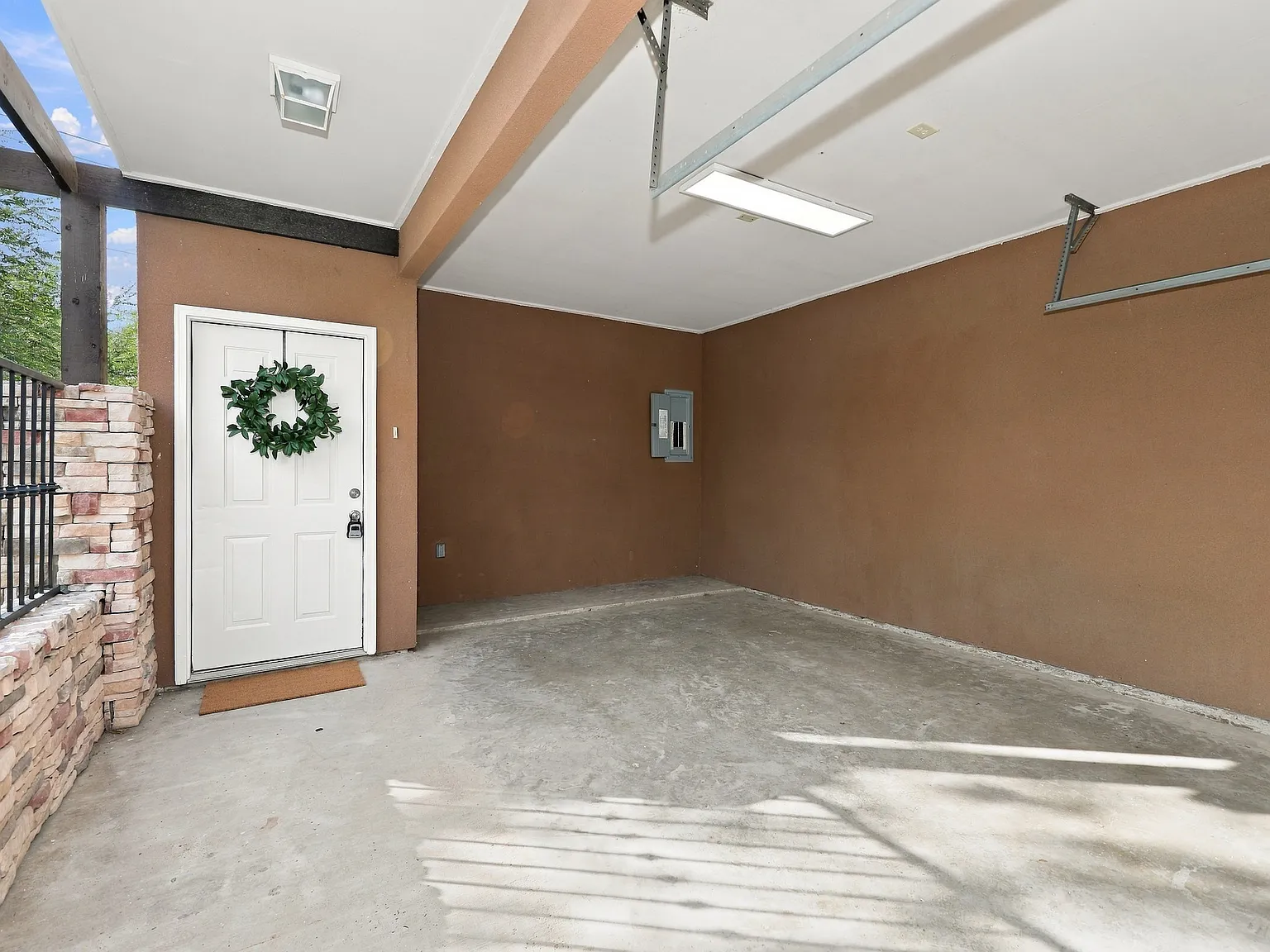 2 bed, 1.5 bath, 1112 sqft, $1,650 — Photo 4