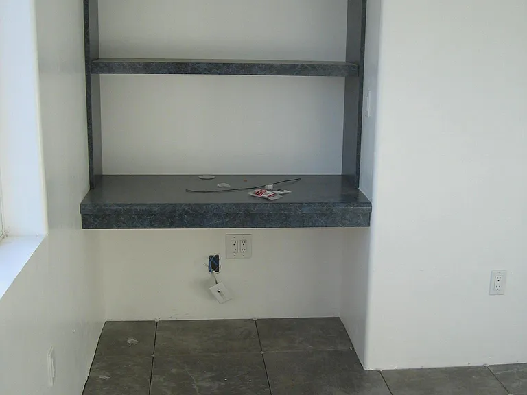 914 E Hedrick Dr — Photo 11