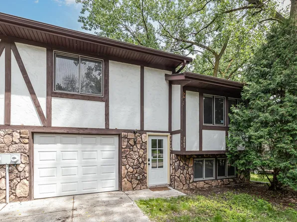 2062 Albemarle St, Roseville, MN 55113