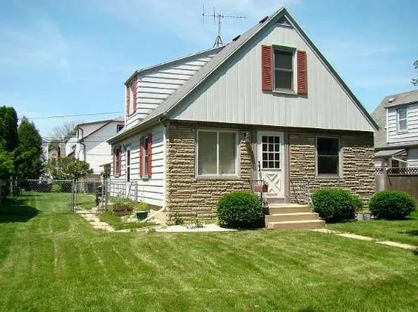 2431 S 62nd St, West Allis, WI 53219