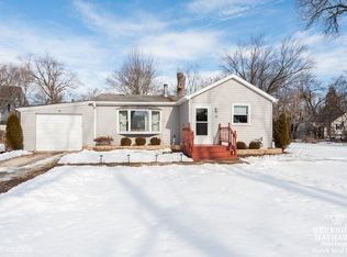 34 Tremont Rd, Fox Lake, IL 60020