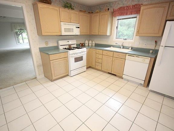 2nd image of 7938 Harrisburg Ln