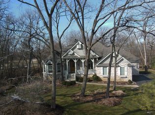 38W380 Heritage Oaks Dr, St Charles, IL 60175