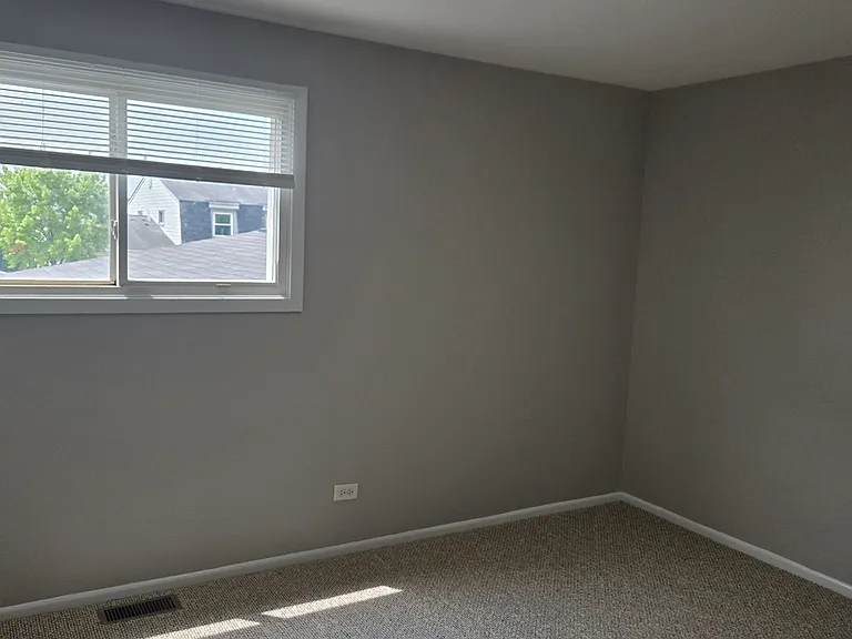 1688 Queensbury Cir — Photo 16