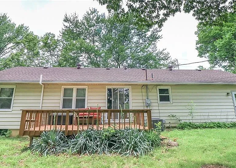 7039 Nieman Rd — Photo 17