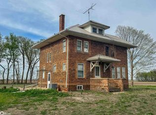 2110 255th St, Sheffield, IA 50475