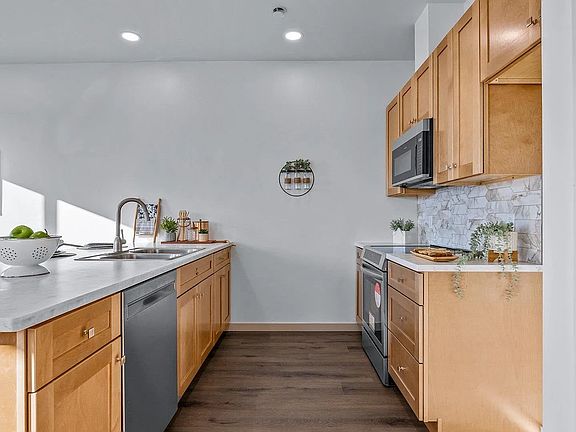 4th image of 2786 Caspian Way #B