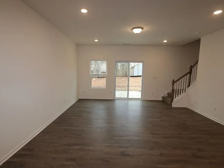 2833 Aubrey St — Photo 8