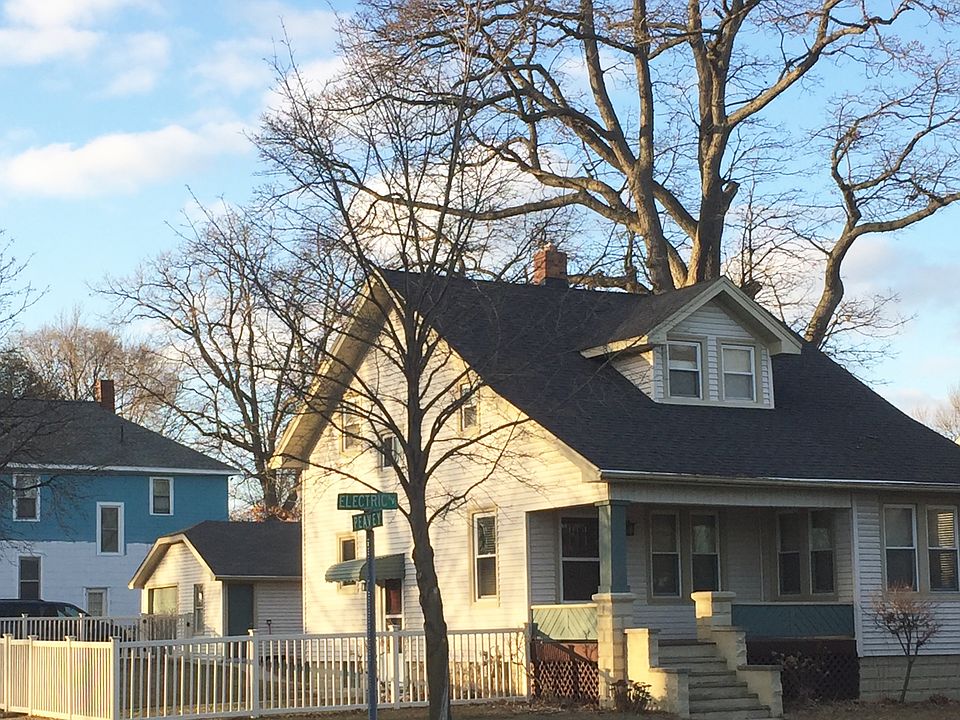 2nd image of 3825 Electric Ave