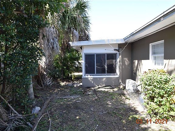 5th image of 1233 Bayview Dr