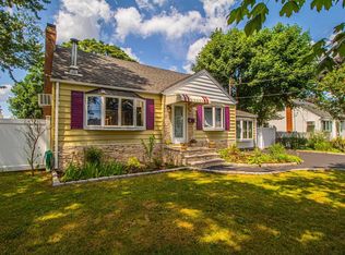 218 12th St, West Babylon, NY 11704