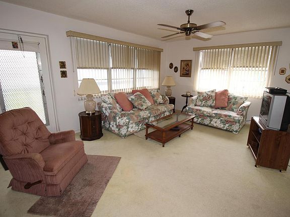 3rd image of 209 Farnham Cres #I