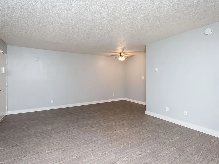 Tuscana Court Apartments — Photo 34