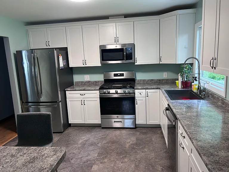 294 Hedgerow Dr — Photo 5