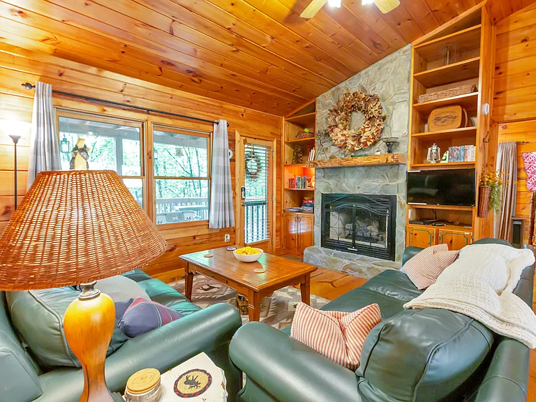 9 Briar Creek Rd — Photo 2