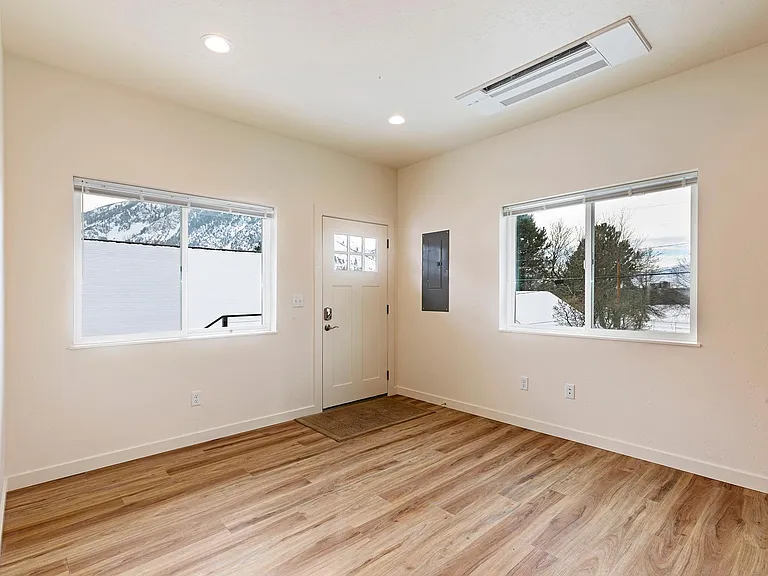 909 Poplar St #B — Photo 7