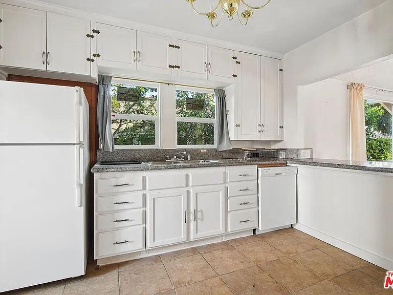 1238 N Gardner St — Photo 6