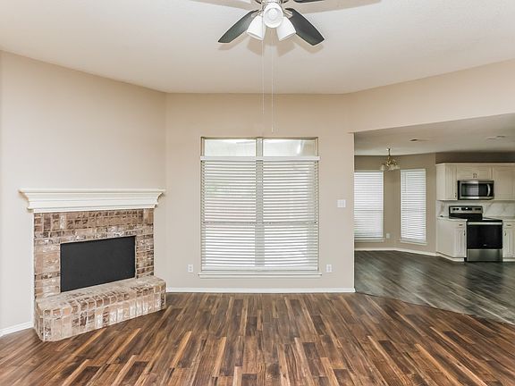 3rd image of 346 Mesquite Hill Dr