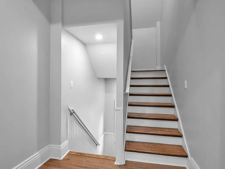 100 Richmond Ave #UPPER — Photo 26