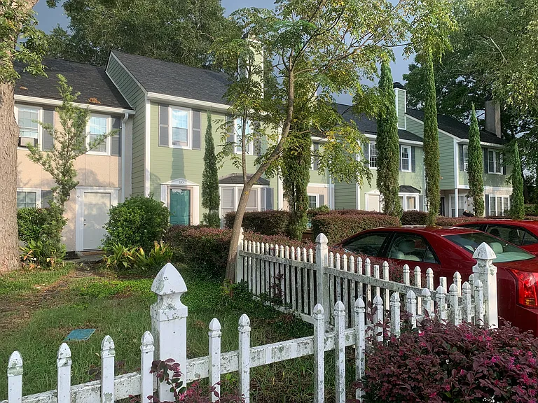 10 Fowkewood Ct — Photo 1