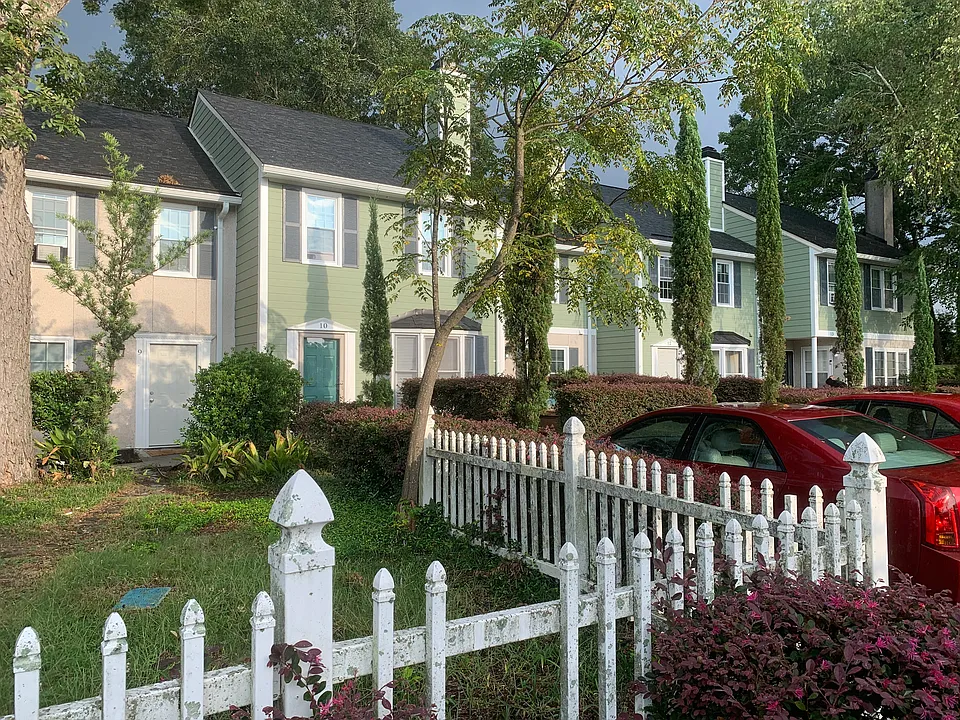 10 Fowkewood Ct