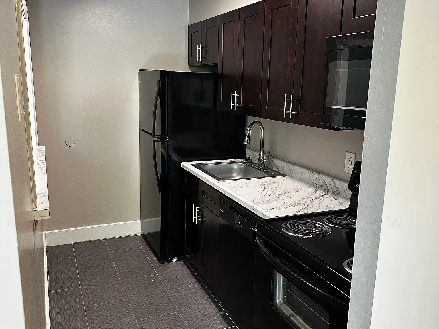 Cedar Square Apartments — Photo 2