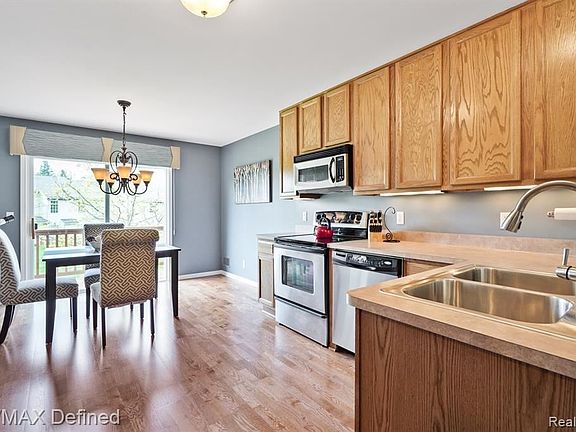 3rd image of 206 N Vista