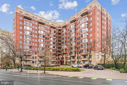 2400 Clarendon Blvd Photo 1