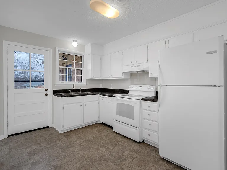102 Jennings Dr #B — Photo 11