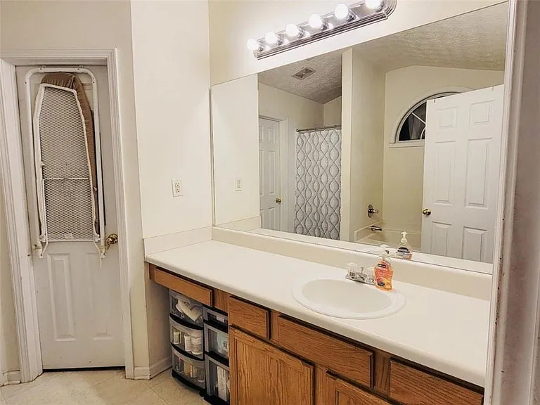 6904 Silver Bend Pl — Photo 17