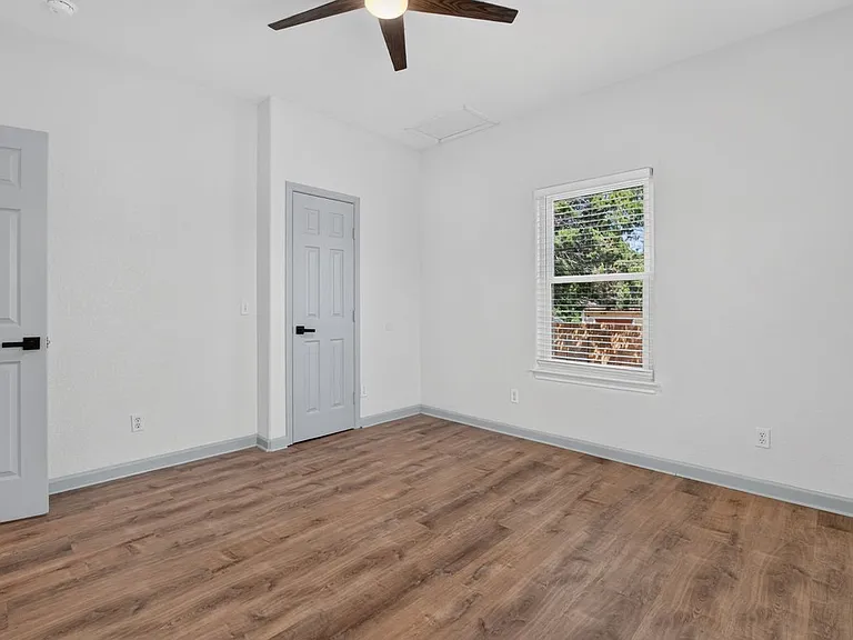 112 Remington Rd — Photo 20