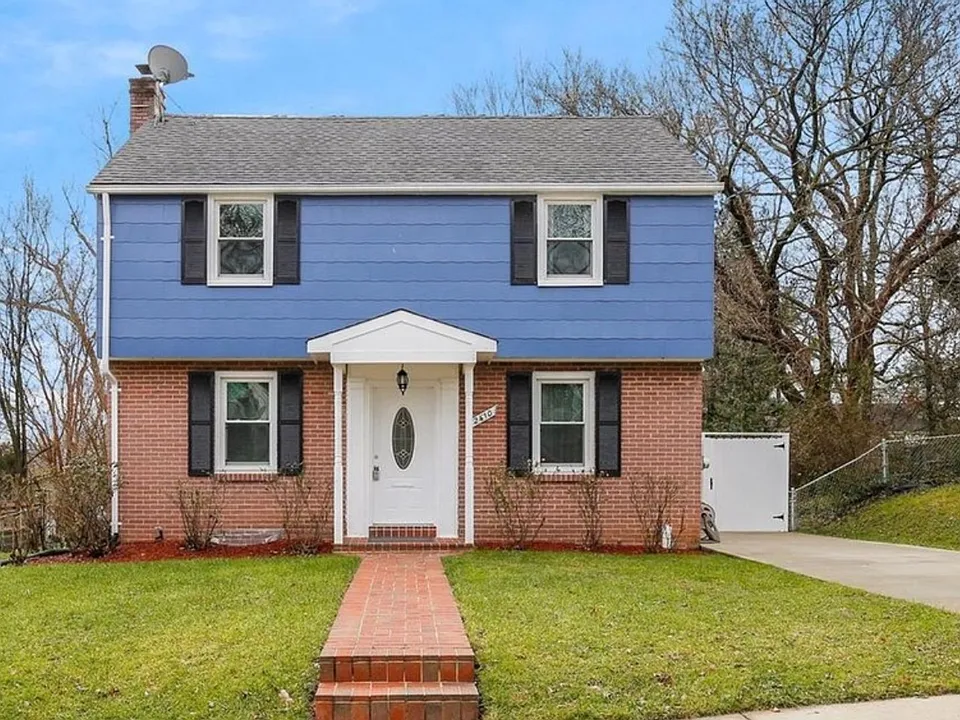 2410 Dexter Ave