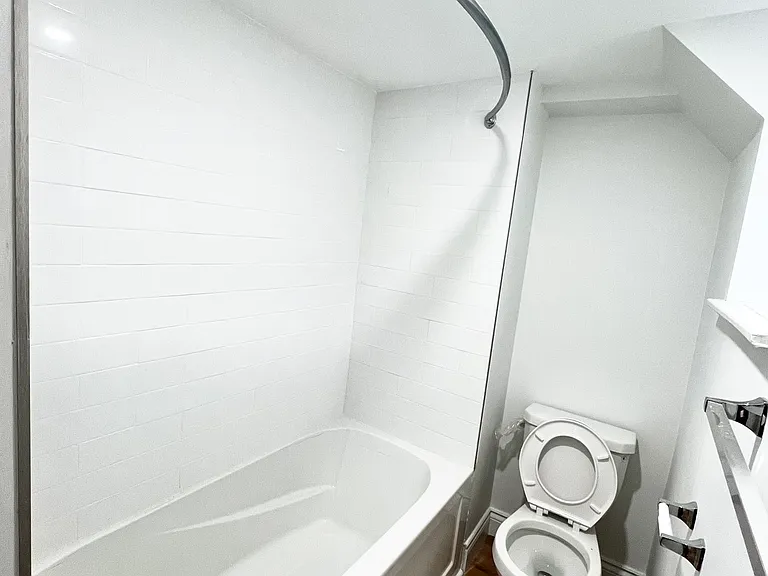 5 Renwick Ave #3 — Photo 8