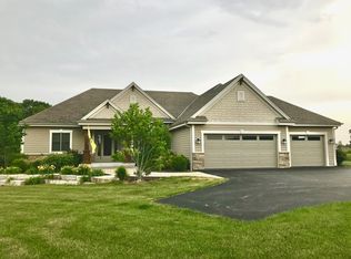 18120 W Observatory Rd, New Berlin, WI 53146